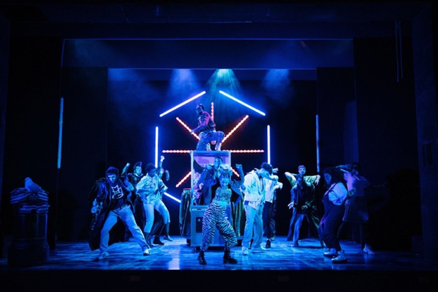 Photo Flash: First Look at A MIDSUMMER NIGHT'S DREAM at the Criterion Theatre  Image