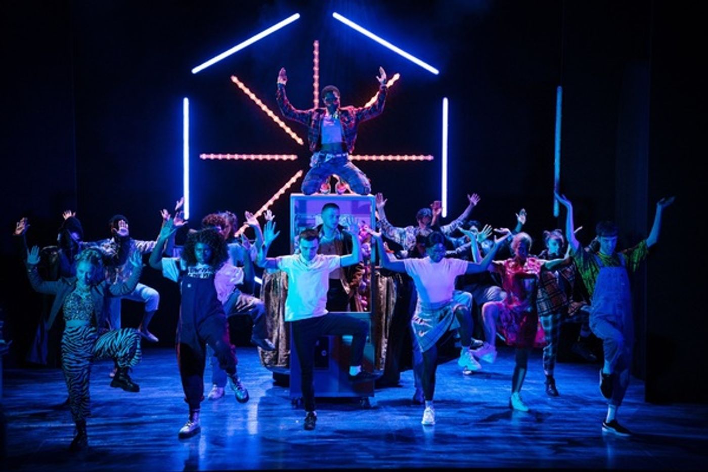 Photo Flash: First Look at A MIDSUMMER NIGHT'S DREAM at the Criterion Theatre  Image