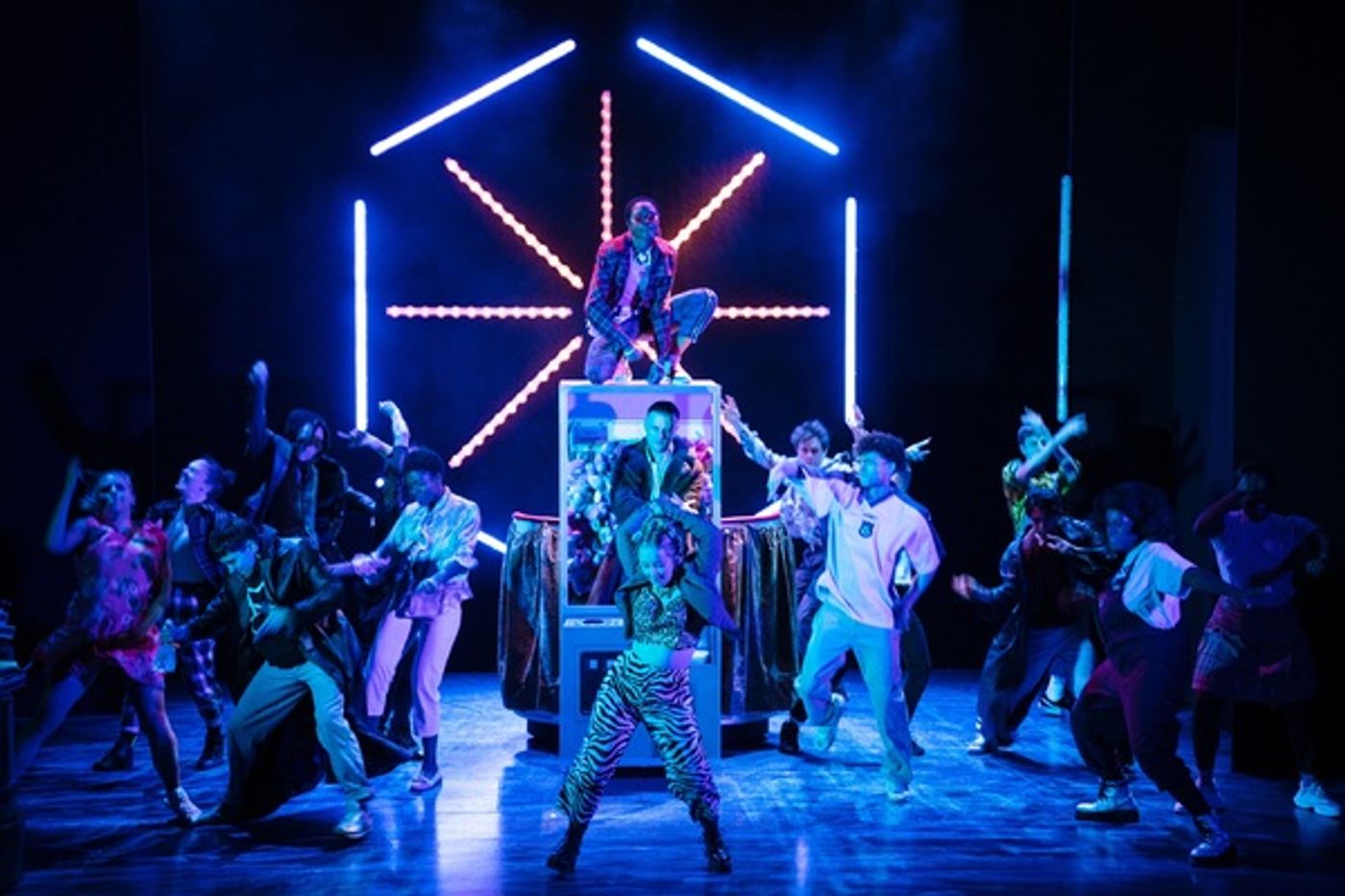 Photo Flash: First Look at A MIDSUMMER NIGHT'S DREAM at the Criterion Theatre  Image