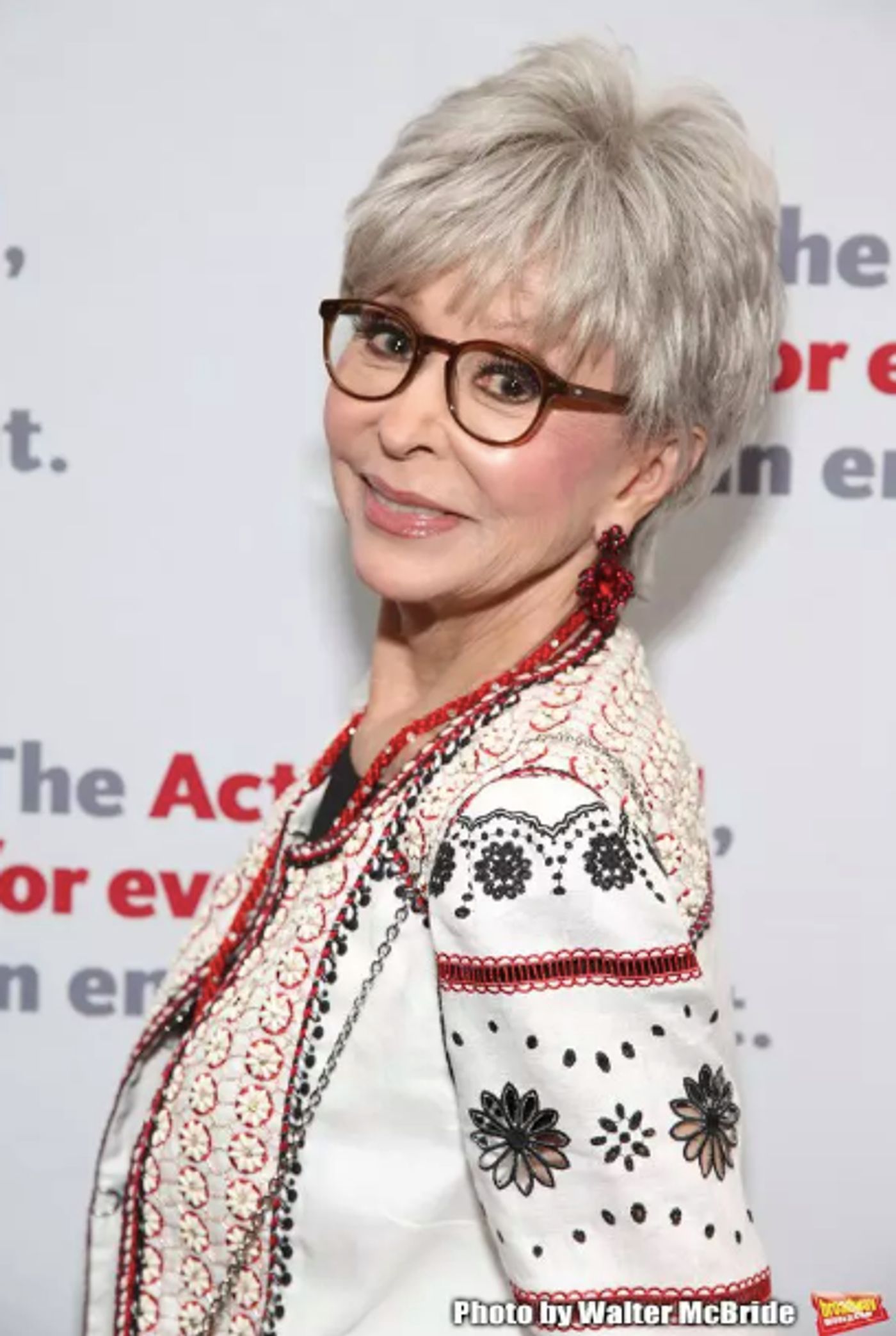 Wake Up With BWW 12/11: Idina Menzel at Carnegie Hall, Patrick Stewart's A CHRISTMAS CAROL, and More!  Image