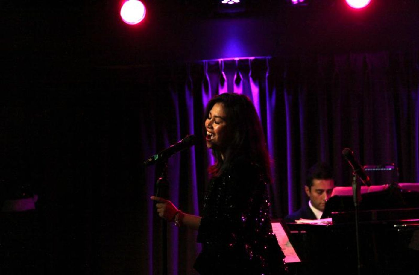 Review: Charlie Romo Gets The Joint Jumpin' with CAROLING AND CROONING at The Green Room 42  Image