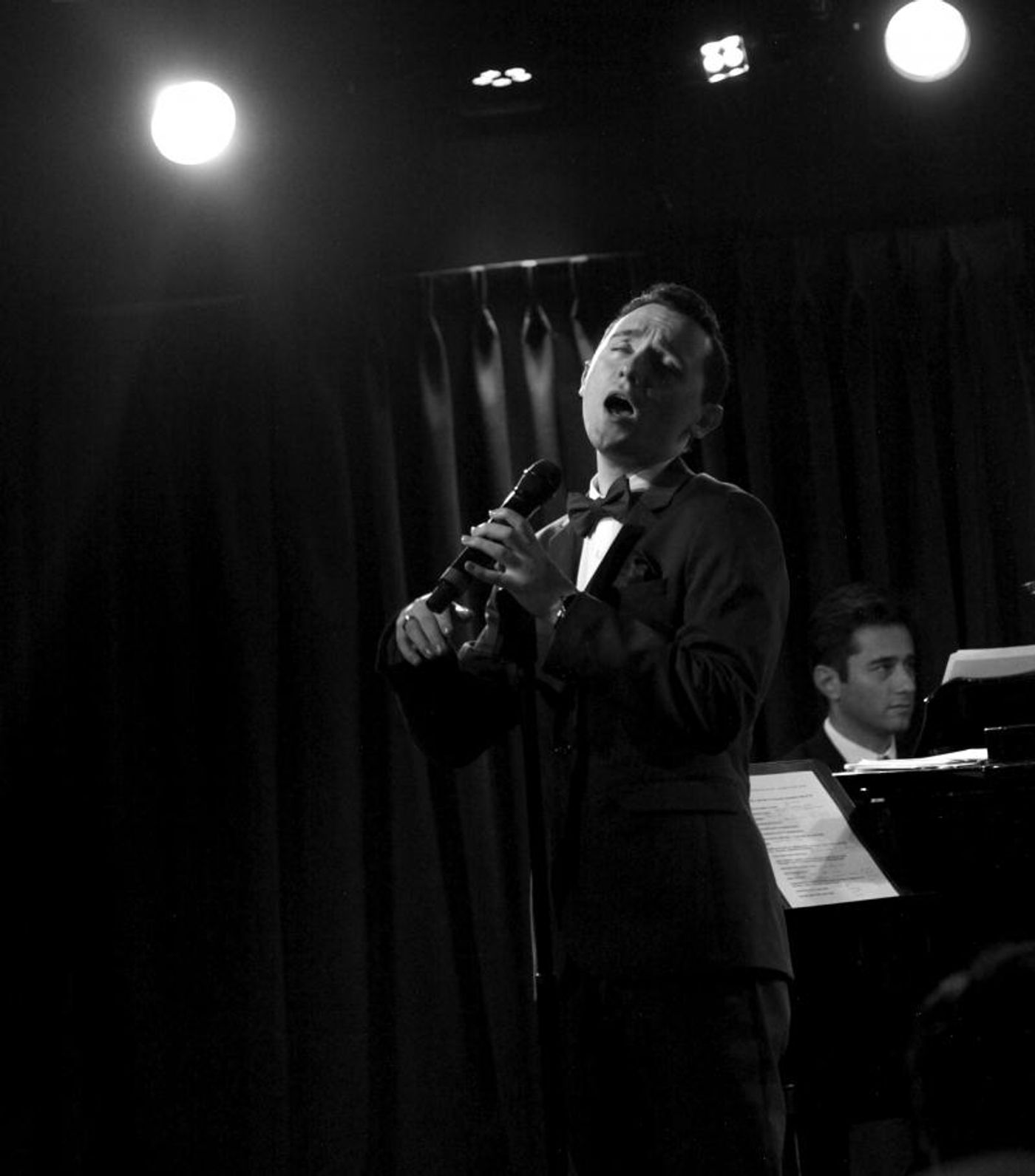 Review: Charlie Romo Gets The Joint Jumpin' with CAROLING AND CROONING at The Green Room 42  Image