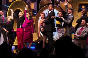 Natalie McQueen (Doralee Rhodes), Caroline Sheen (Violet Newstead), Chelsea Halfpenny (Judy Bernly), Bonnie Langford (Roz Keith) and David Hasselhoff (Franklin Hart Jr) during the curtain call @ BroadwayWorld Natalie McQueen (Doralee Rhodes), Caroline Sheen (Violet Newstead), Chelsea Halfpenny Photo