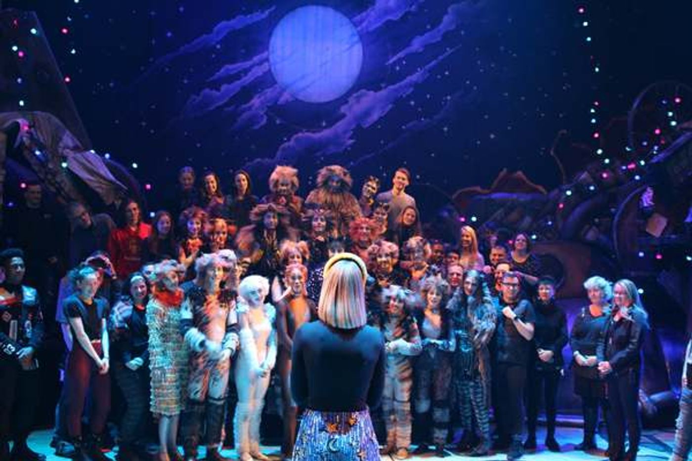 Photo/Video: Celine Dion Visits CATS Tour  Image