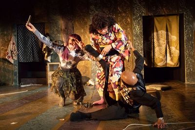 Glyn Pritchard, Hideki Noda, Kathryn Hunter  Photo