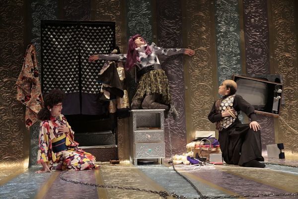 Photo Flash: Take a Look at Photos From the U.S. Premiere of ONE GREEN BOTTLE at La Mama Photo Flash: Take a Look at Photos From the U.S. Premiere of ONE GREEN BOTTLE at La Mama Image