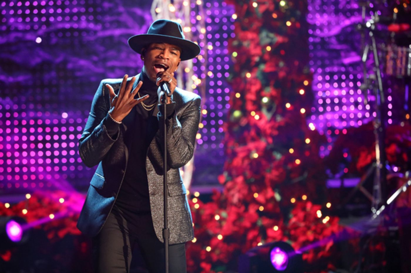 Photo Flash: Get a First Look at A HOME FOR THE HOLIDAYS WITH IDINA MENZEL  Image