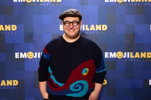 Josh Lamon @ BroadwayWorld Josh Lamon Photo