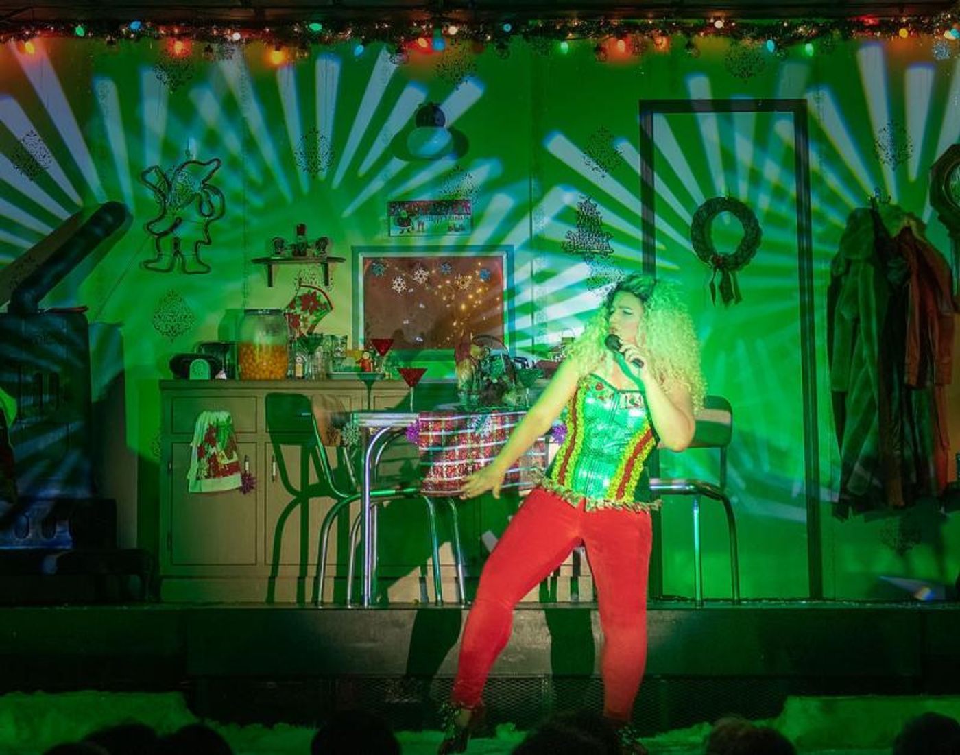 Review: Cindy Lou Who Tells a Christmas Tale in WHO'S HOLIDAY in Kansas City  Image