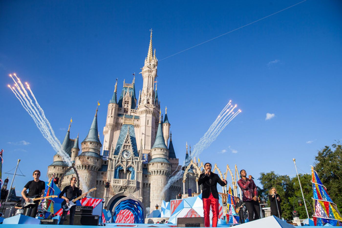 Photo Flash: DISNEY PARKS MAGICAL CHRISTMAS DAY PARADE Airs Wednesday, December 25 Photo Flash: DISNEY PARKS MAGICAL CHRISTMAS DAY PARADE Airs Wednesday, December 25 Image
