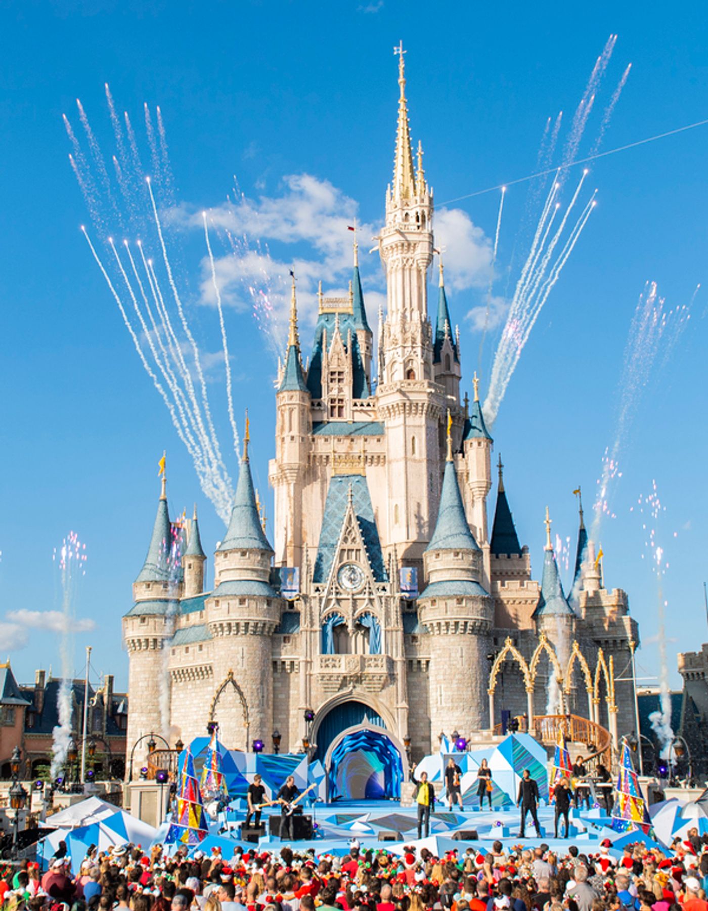 Photo Flash: DISNEY PARKS MAGICAL CHRISTMAS DAY PARADE Airs Wednesday, December 25 Photo Flash: DISNEY PARKS MAGICAL CHRISTMAS DAY PARADE Airs Wednesday, December 25 Image