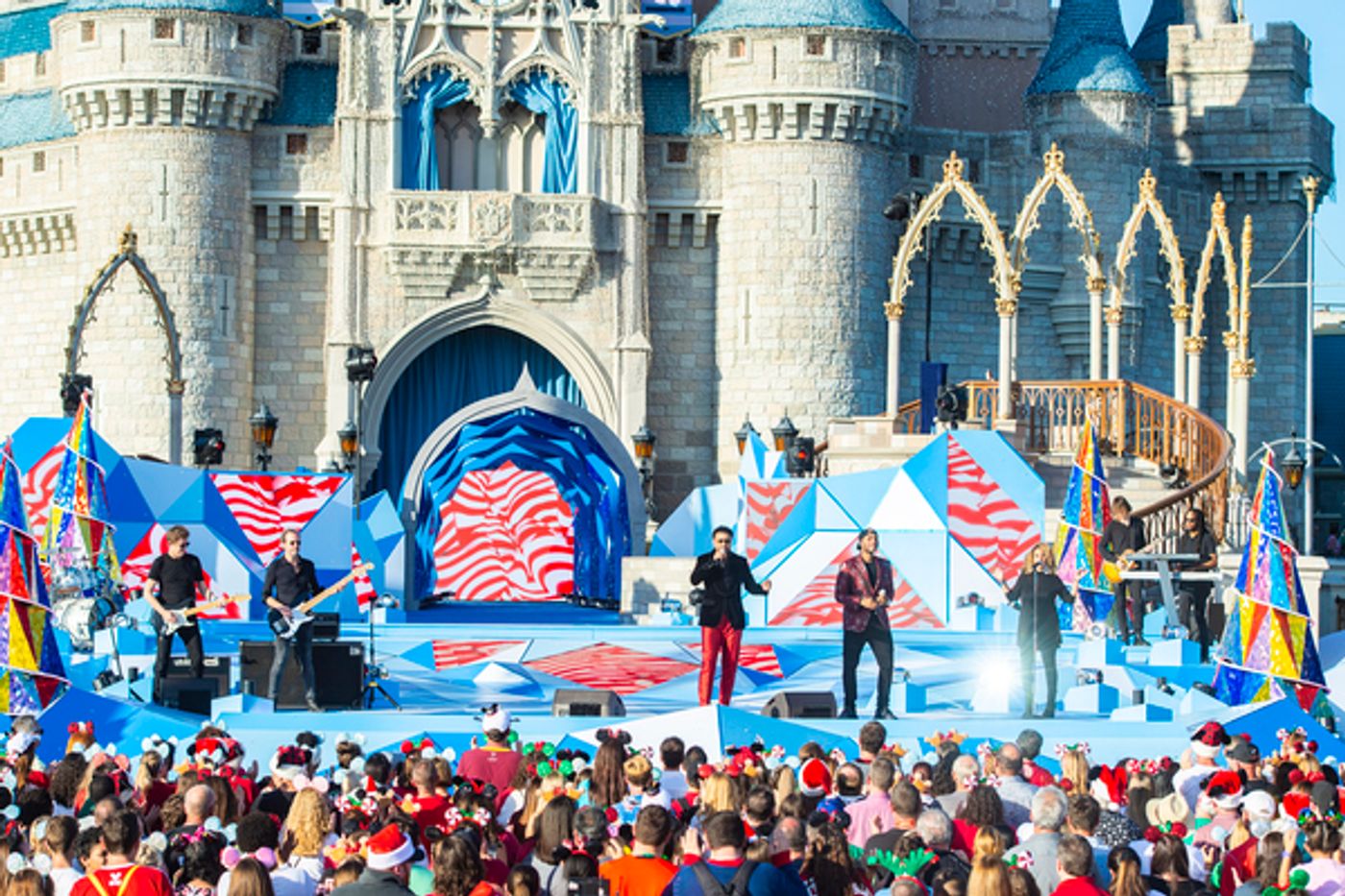 Photo Flash: DISNEY PARKS MAGICAL CHRISTMAS DAY PARADE Airs Wednesday, December 25 Photo Flash: DISNEY PARKS MAGICAL CHRISTMAS DAY PARADE Airs Wednesday, December 25 Image