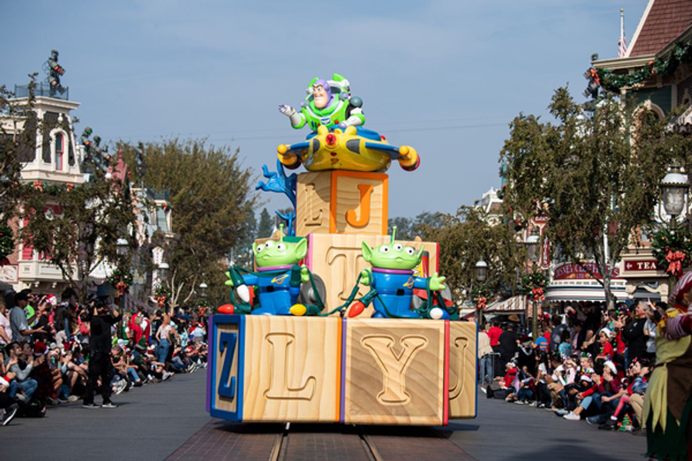 Photo Flash: DISNEY PARKS MAGICAL CHRISTMAS DAY PARADE Airs Wednesday, December 25 Photo Flash: DISNEY PARKS MAGICAL CHRISTMAS DAY PARADE Airs Wednesday, December 25 Image