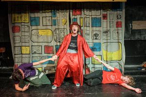 Annie Calhoun, Jen Allman and Taylor Galloway @ BroadwayWorld Annie Calhoun, Jen Allman and Taylor Galloway Photo