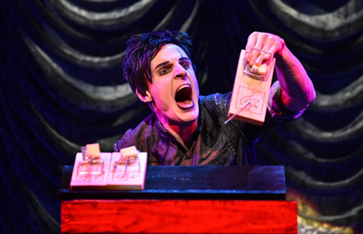 Photo Flash: First Look at MAGIC GOES WRONG at the Vaudeville Theatre  Image