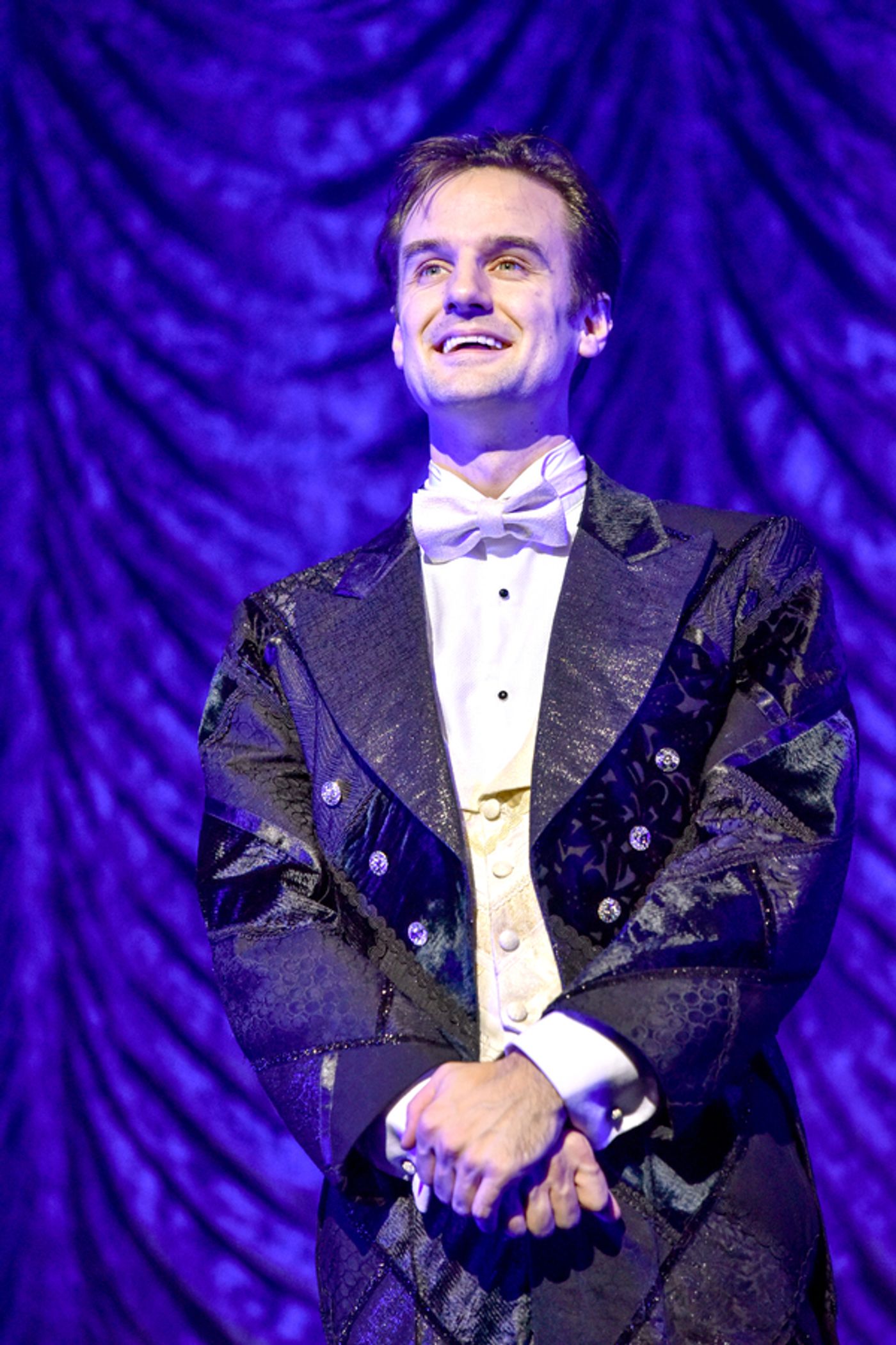 Photo Flash: First Look at MAGIC GOES WRONG at the Vaudeville Theatre  Image