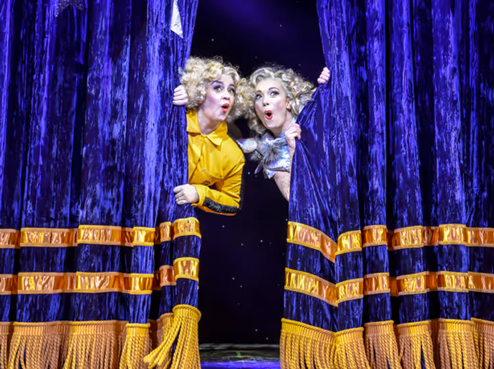 Magic Goes Wrong Production Photo