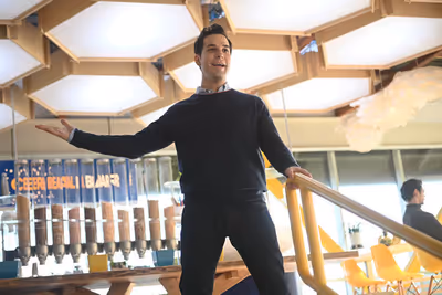 Skylar Astin Photo
