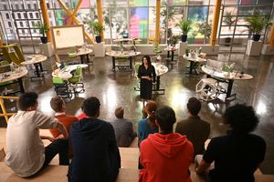 Lauren Graham @ BroadwayWorld Lauren Graham Photo