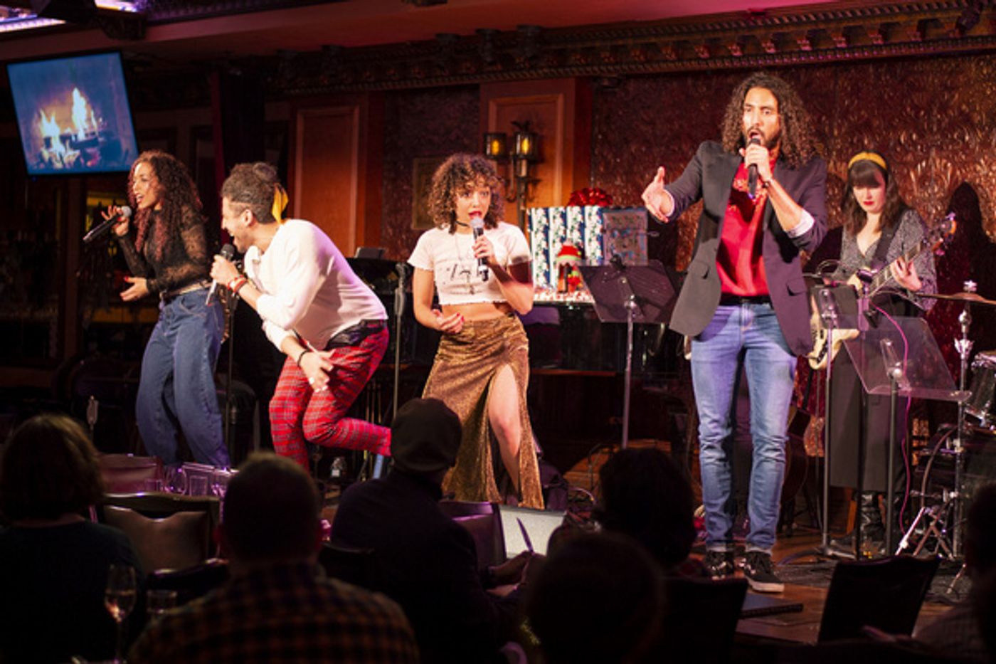 Photo Flash: The Saunders Family In FAMILY DINNER: HOLIDAY EDITION At Feinstein's/54 Below  Image