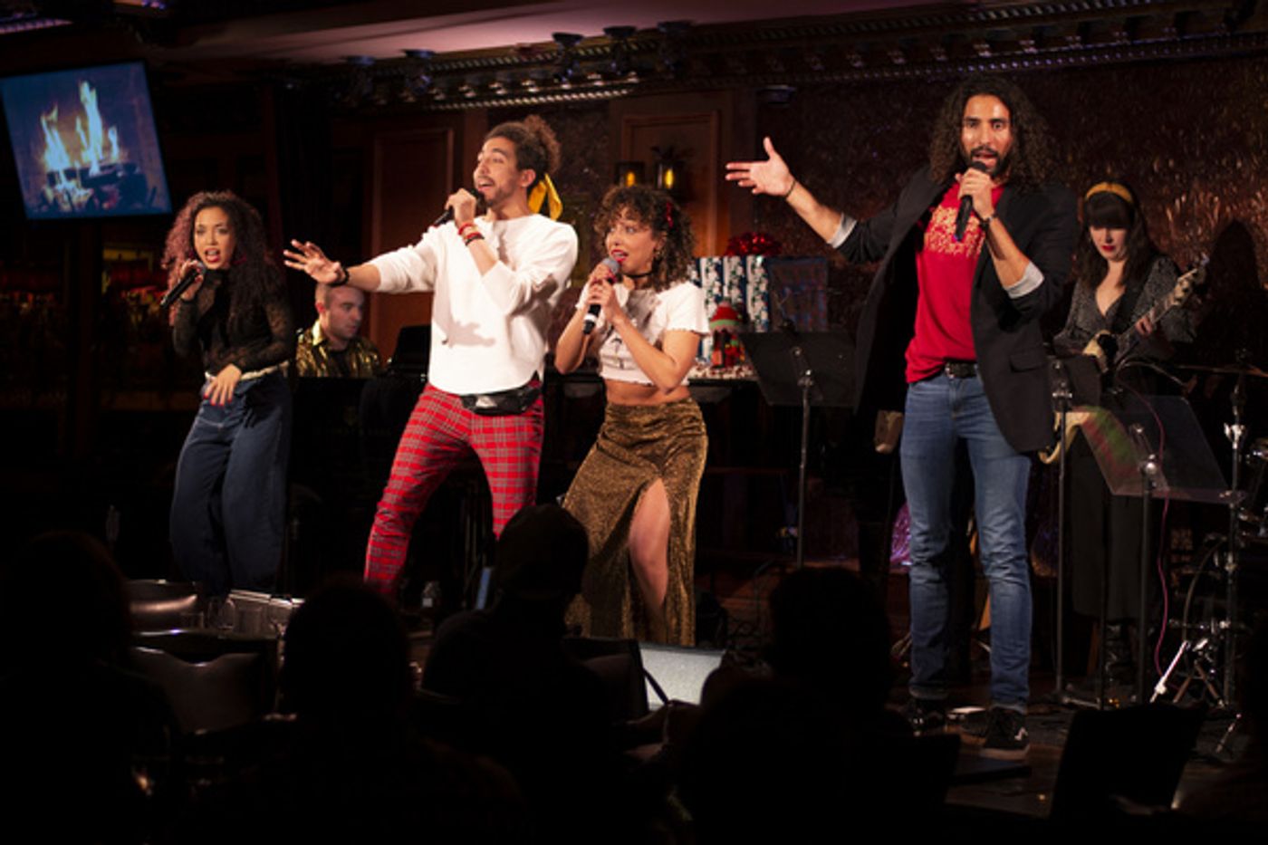 Photo Flash: The Saunders Family In FAMILY DINNER: HOLIDAY EDITION At Feinstein's/54 Below  Image