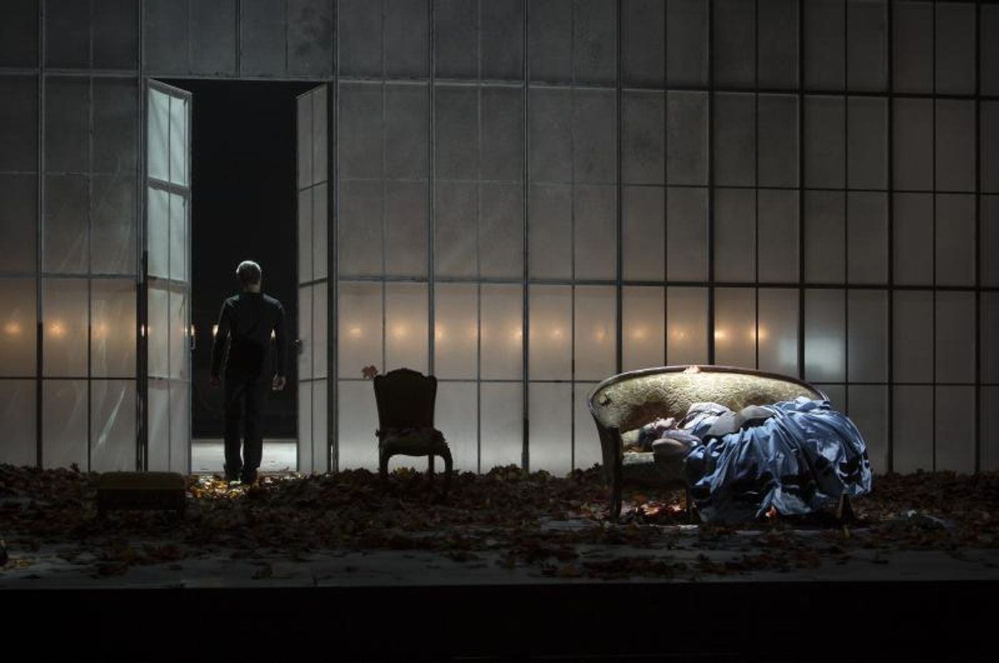 Review: LA TRAVIATA at Comic Opera Of Berlin - Attractive Cast Flounders in an Idiotic Production of Verdi's Tragic Love Story Review: LA TRAVIATA at Comic Opera Of Berlin - Attractive Cast Flounders in an Idiotic Production of Verdi's Tragic Love Story Image