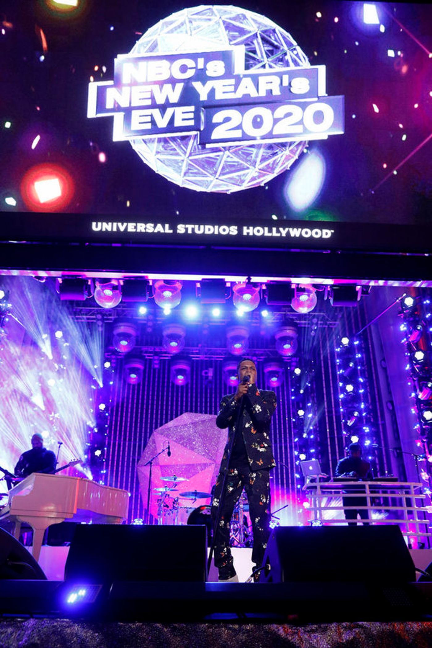 Photo Flash: See Leslie Odom Jr. Perform on NBC'S NEW YEAR'S EVE 2020  Image