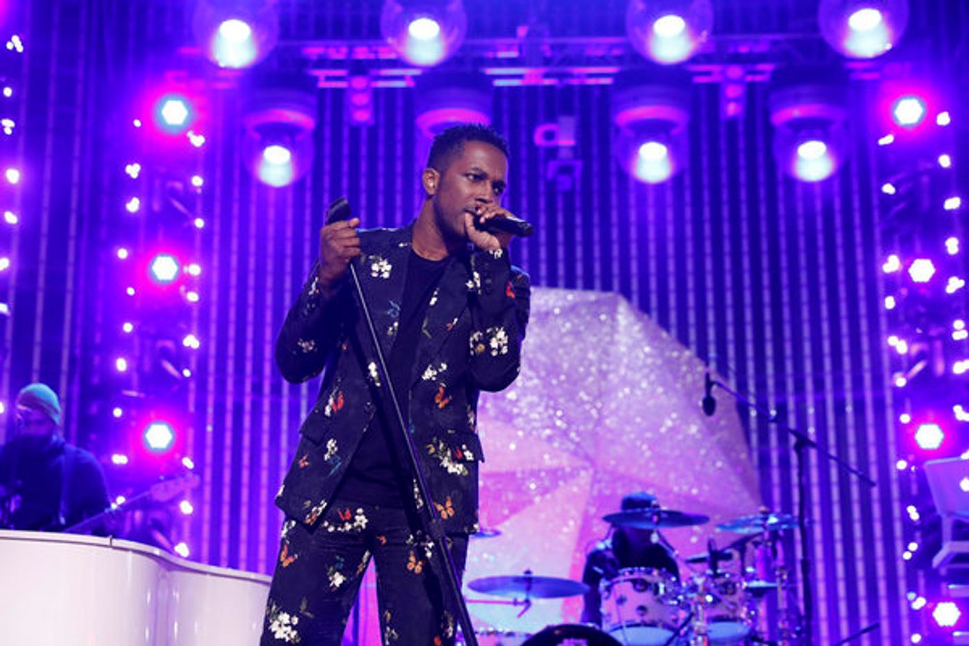 Photo Flash: See Leslie Odom Jr. Perform on NBC'S NEW YEAR'S EVE 2020  Image