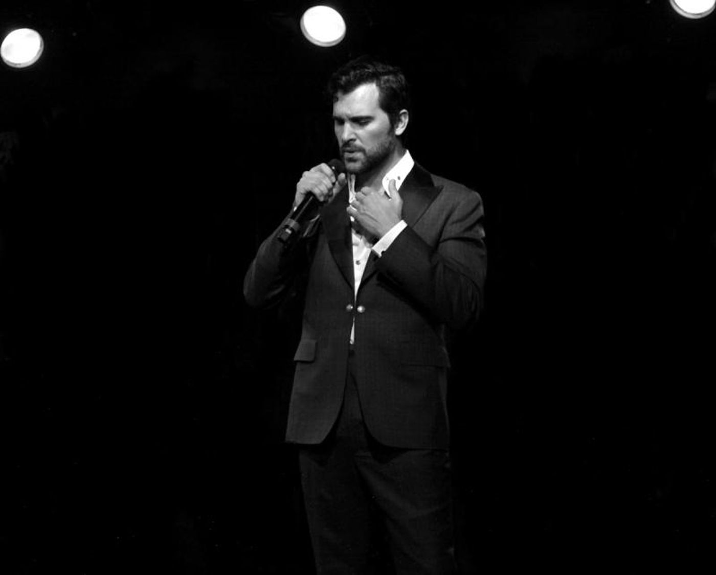 Review: AN EVENING WITH JUAN PABLO DI PACE Melds Old Hollywood Glamor with Rock Star Electricity At The Green Room 42  Image