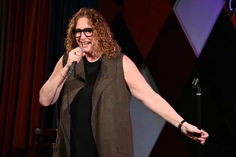 Photo Flash: Gloria Steinem and More at Ms. Foundation for Women's Comedy Night at Carolines on Broadway — photo 7 of 11