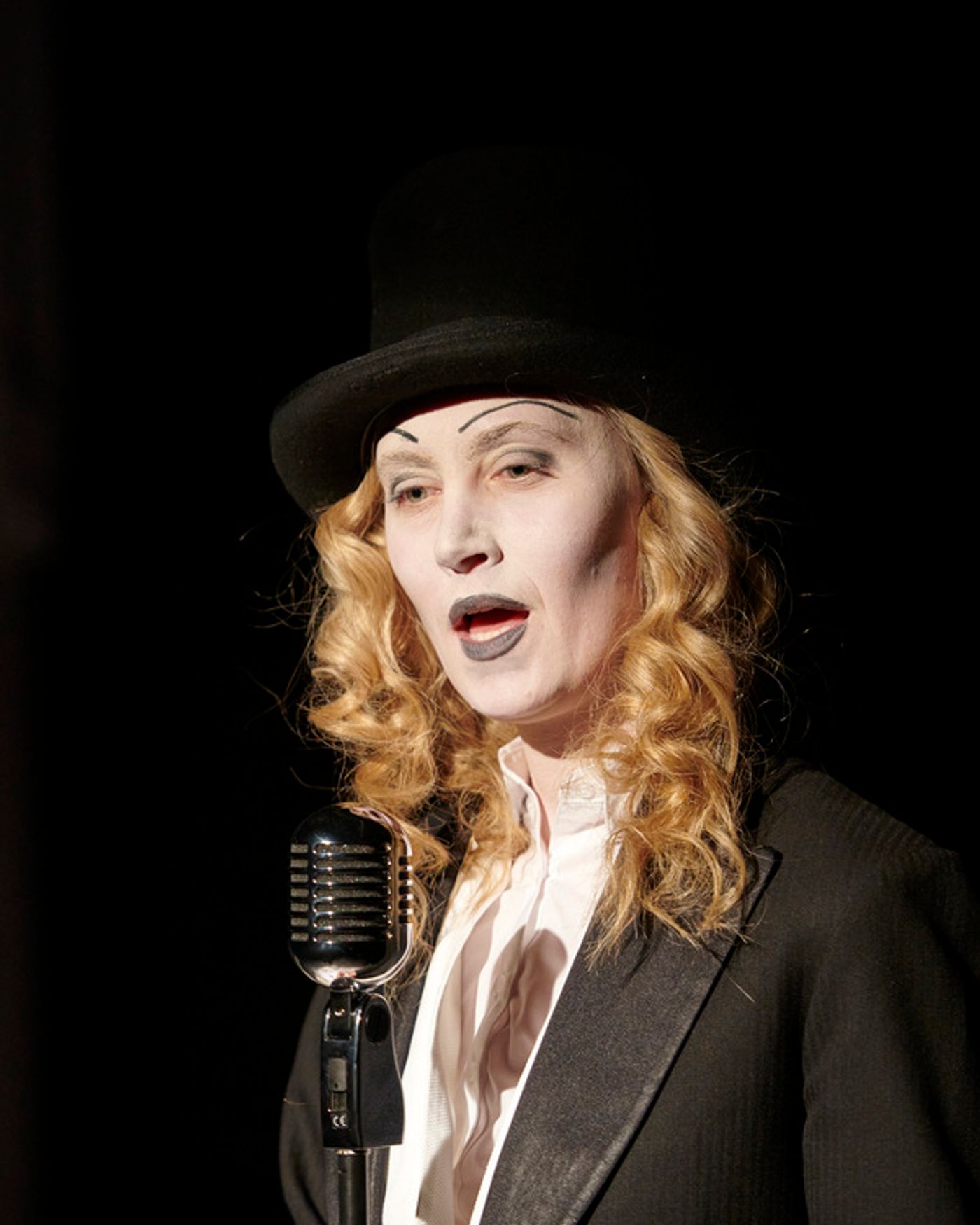 Photo Flash: First Look at FALLING IN LOVE AGAIN at King's Head Theatre  Image