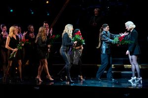 Sutton Stracke, Teddi Mellencamp, Kyle Richards, Dorit Kemsley, Lisa Rinna, Erika Jay Photo