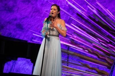 Laura Osnes Photo