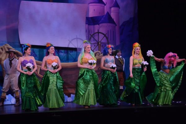 The sisters that includes-Danielle Jordan, A-Laranée Davis, Victoria Madden, Adrian  Photo