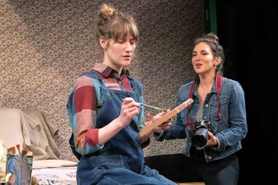 Stephanie Altholz, Susan Maris
 Photo