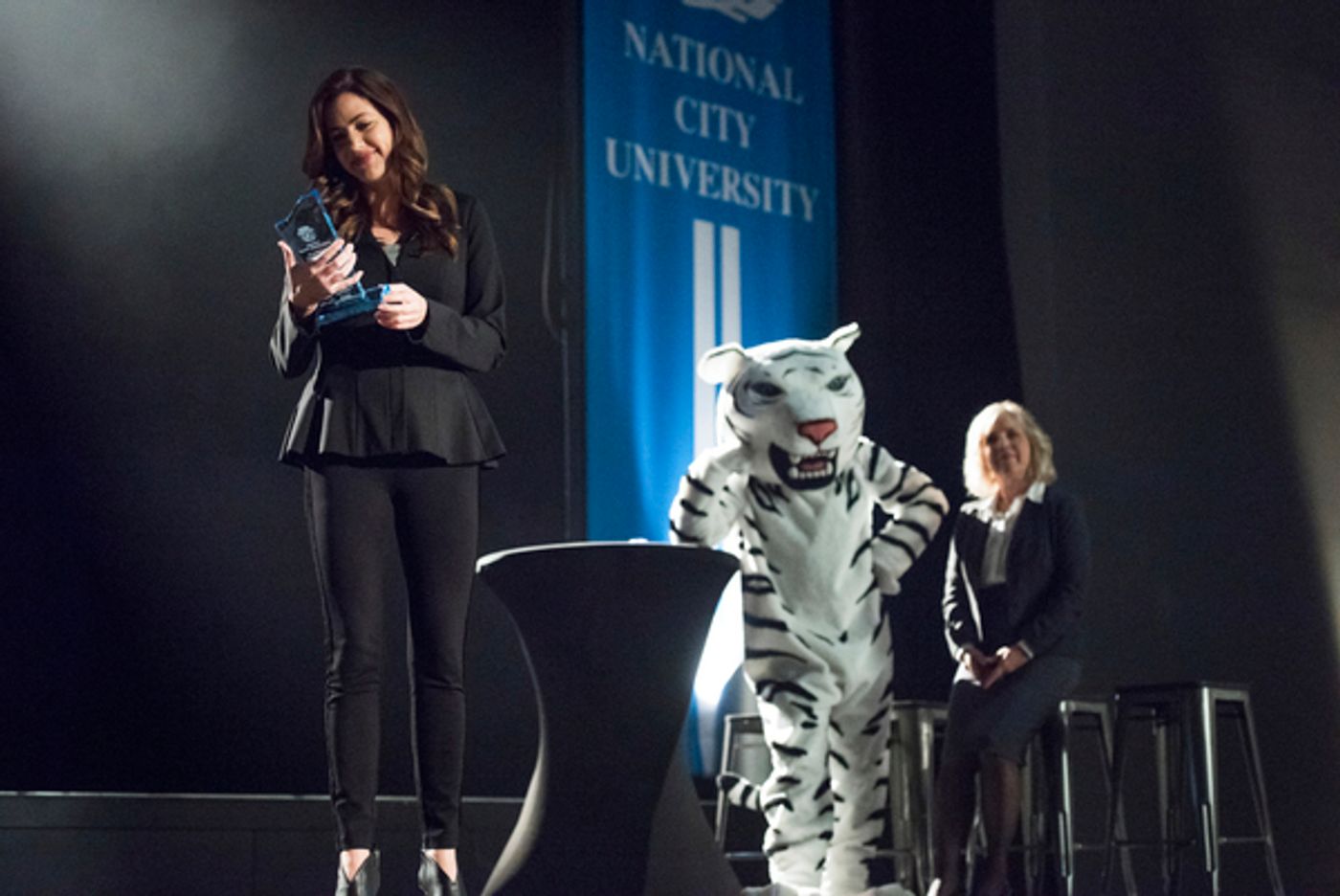 Photo Flash: Get a First Look at Jeremy Jordan's Return to SUPERGIRL  Image