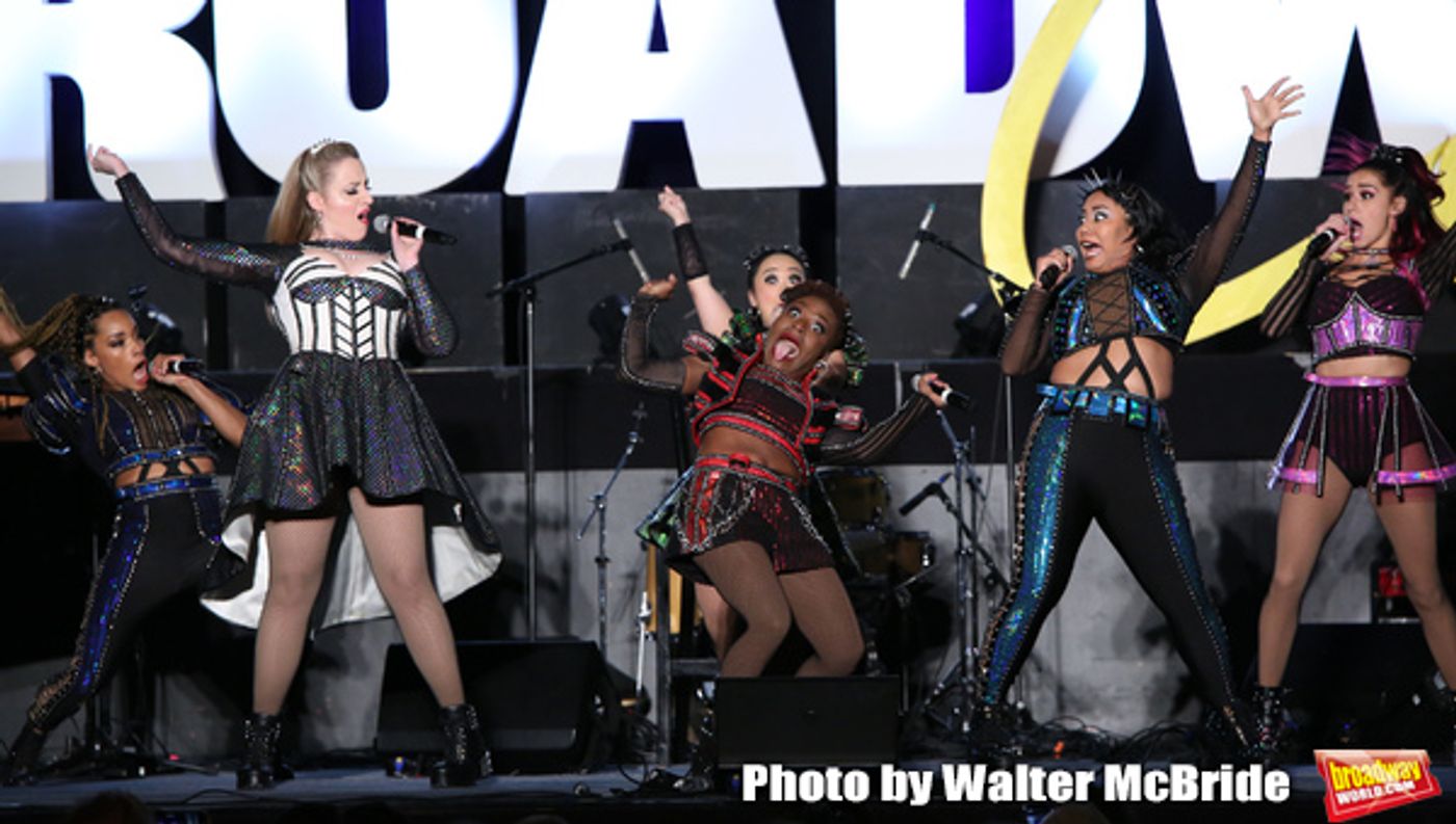 Photo Coverage: BroadwayCon Gives Fans a First Look at SIX, COMPANY, SING STREET, MRS. DOUBTFIRE, and More!  Image