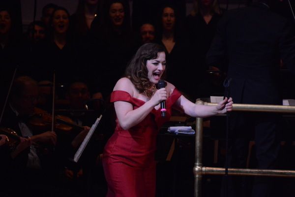 Laura Michelle Kelly Photo