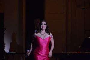 Laura Michelle Kelly @ BroadwayWorld Laura Michelle Kelly Photo