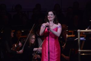 Laura Michelle Kelly @ BroadwayWorld Laura Michelle Kelly Photo