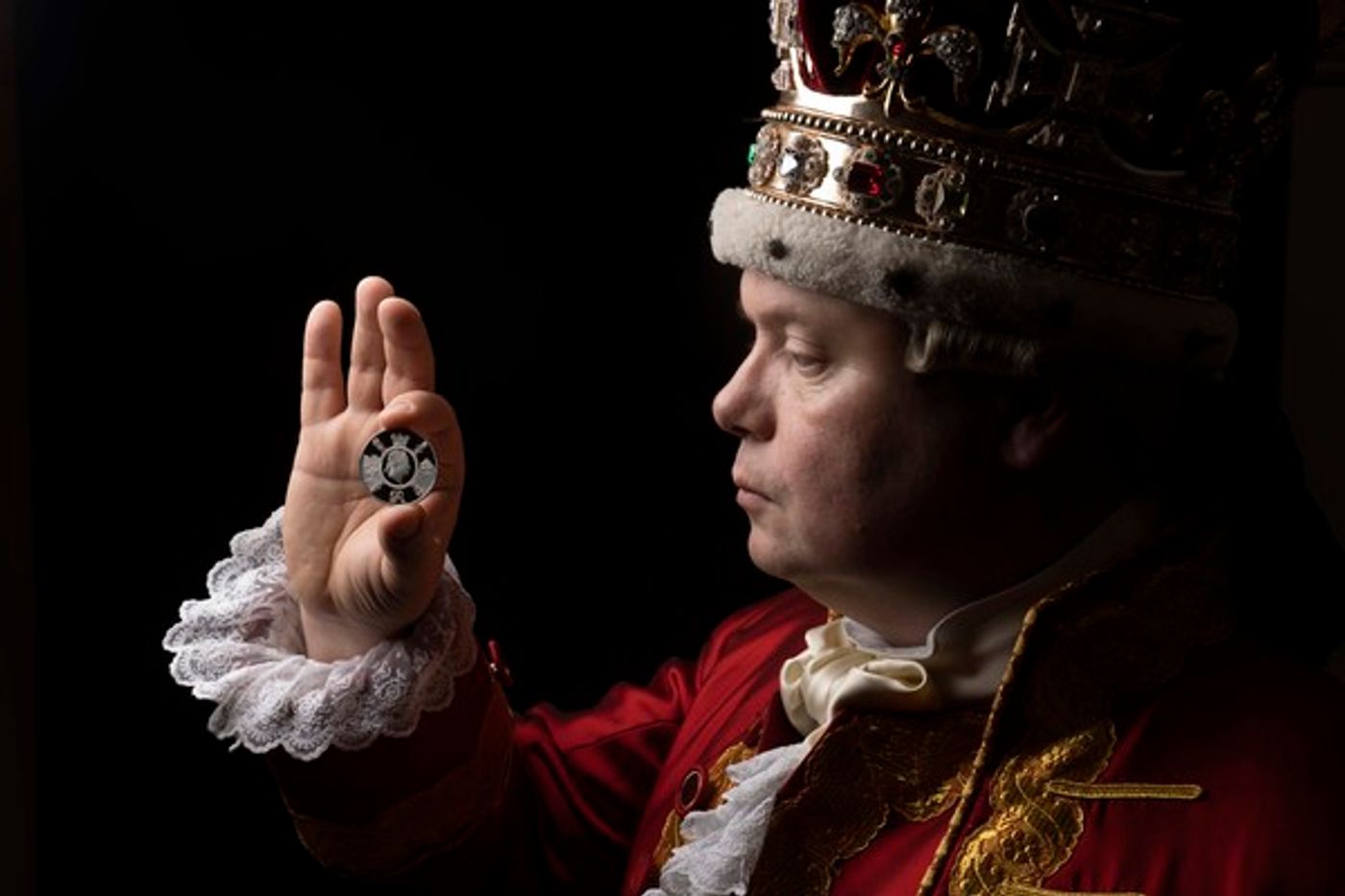 Photo Flash: The Royal Mint Partners With HAMILTON For King George III Commemorative Coin  Image