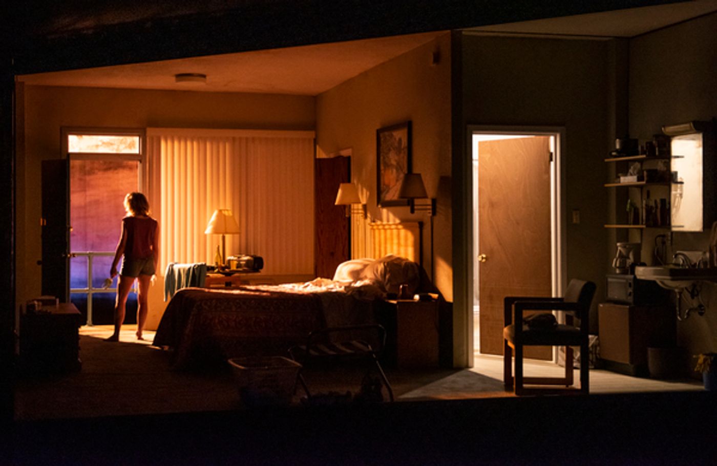 Photo Flash: First Look at Tracy Letts' BUG at Steppenwolf  Image