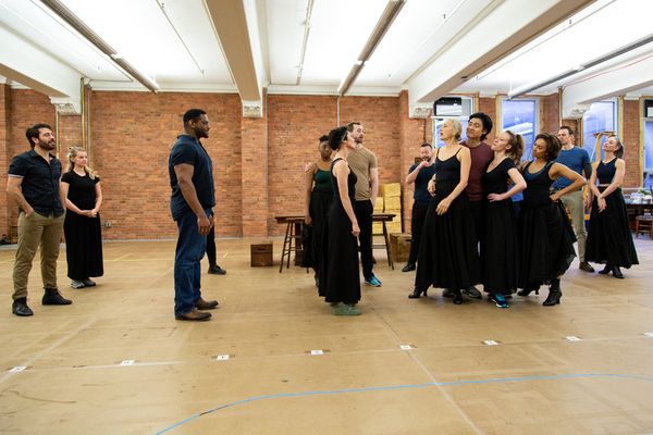 The cast of THE UNSINKABLE MOLLY BROWN Photo