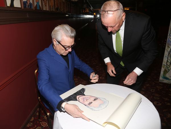 Photos: AMERICAN UTOPIA's David Byrne Celebrates New Sardi's Portrait — photo 7 of 17