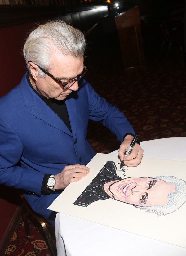 Photos: AMERICAN UTOPIA's David Byrne Celebrates New Sardi's Portrait — photo 8 of 17