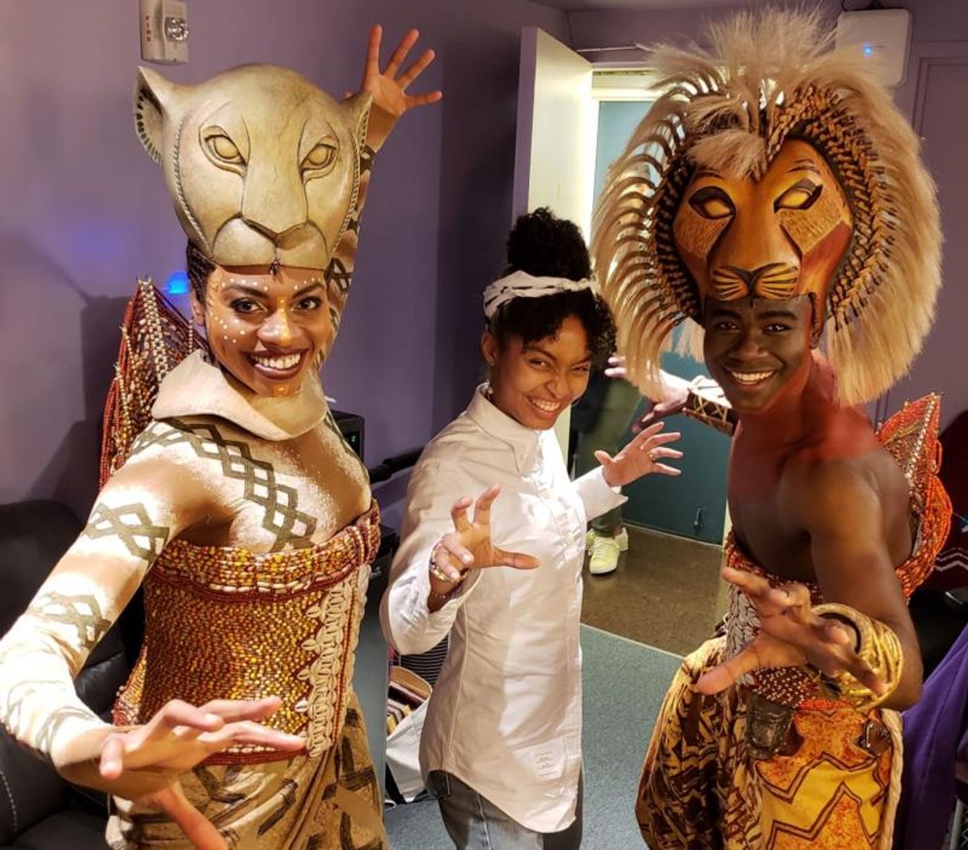 Photo Flash: GROWN-ISH Star Yara Shahidi Visits THE LION KING  Image