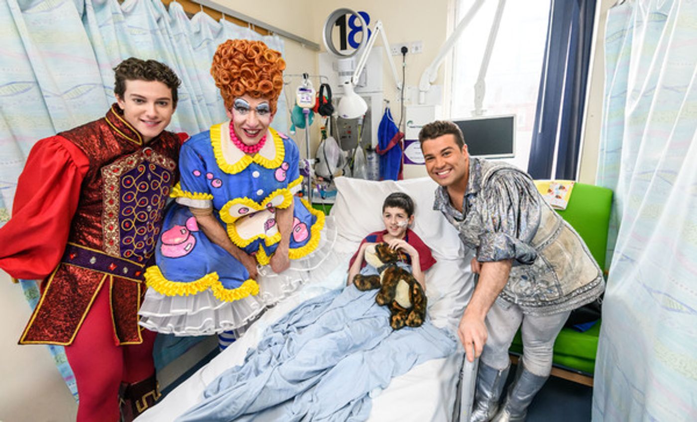 Photo Flash: Cast Members From Birmingham Hippodrome's SNOW WHITE AND THE SEVEN DWARFS Visit Birmingham Children's Hospital Photo Flash: Cast Members From Birmingham Hippodrome's SNOW WHITE AND THE SEVEN DWARFS Visit Birmingham Children's Hospital Image