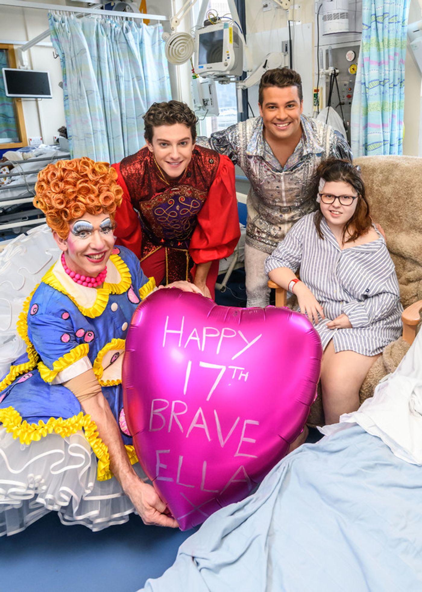 Photo Flash: Cast Members From Birmingham Hippodrome's SNOW WHITE AND THE SEVEN DWARFS Visit Birmingham Children's Hospital Photo Flash: Cast Members From Birmingham Hippodrome's SNOW WHITE AND THE SEVEN DWARFS Visit Birmingham Children's Hospital Image