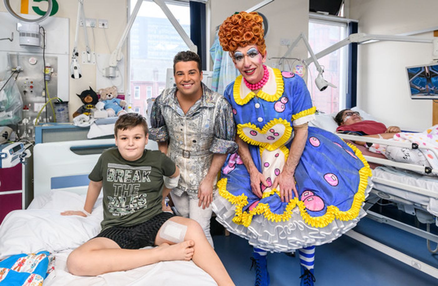 Photo Flash: Cast Members From Birmingham Hippodrome's SNOW WHITE AND THE SEVEN DWARFS Visit Birmingham Children's Hospital Photo Flash: Cast Members From Birmingham Hippodrome's SNOW WHITE AND THE SEVEN DWARFS Visit Birmingham Children's Hospital Image