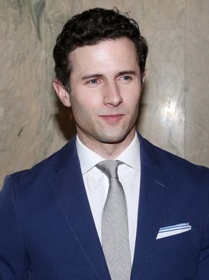 NEW YORK, NEW YORK - JANUARY 30: Roe Hartrampf poses at a Meet & Greet for the new ca Photo